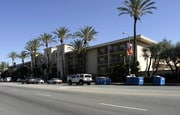 The Plaza at Sherman Oaks Apartments