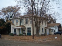 402 W Schwartz St Apartments