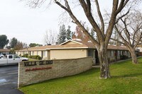 Villa De Oro Apartments