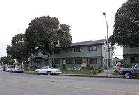 920-960 Clyde Ave Apartments