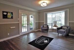 The Oaks at Nassau Bay Apartments