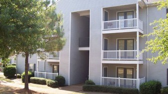 Lexington Pointe Apartments
