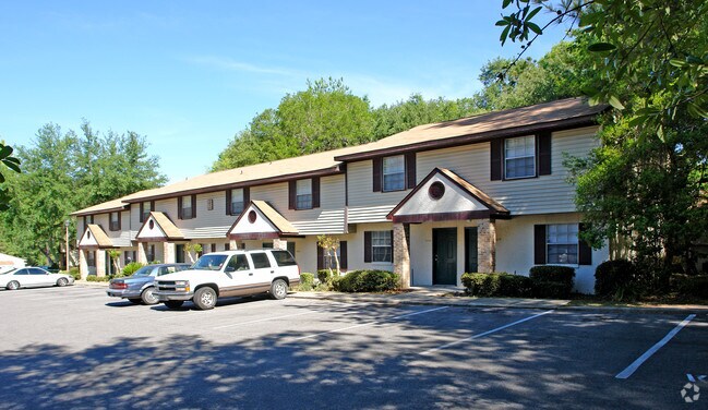 Townhomes at 770 Apartments