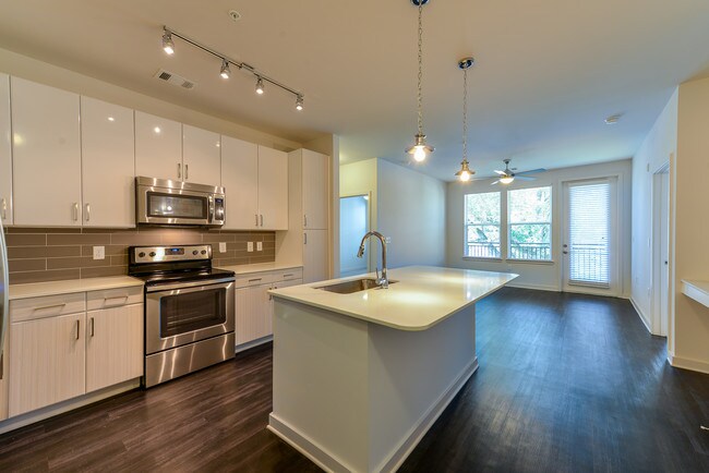 Station R Apartments