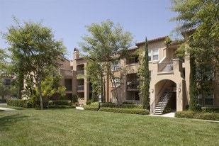 Serrano Apartment Homes