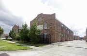 Bon Carre Court at Harry Apartments