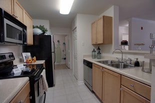 Stoneridge Farms Apartments