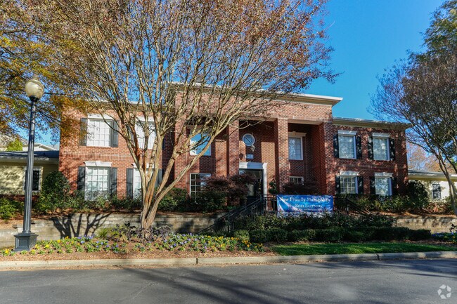 Waterford Hills Apartments