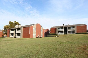Eastlake Village Apartamentos