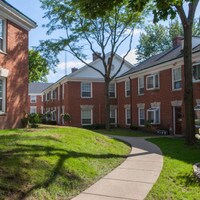 Colonial Court Apartments