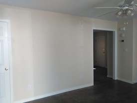 MANAGAERS SPECIAL! 1/2 OFF YOUR 1ST MONTH!! Apartments