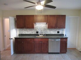 27 Oak St Gardner MA Apartments