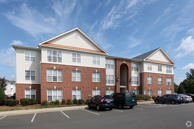 Patriot's Pointe Apartments