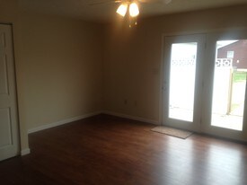 305 Lee St Belpre OH Apartamentos