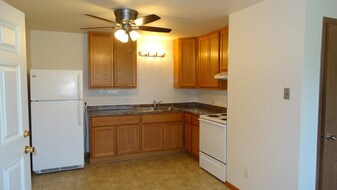 851 Evergreen Dr Hartford WI Apartments