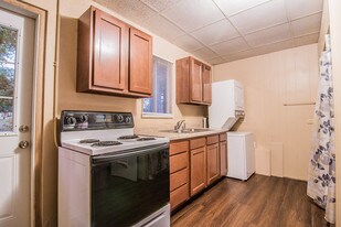 902 N Du Quoin St Benton IL Apartments