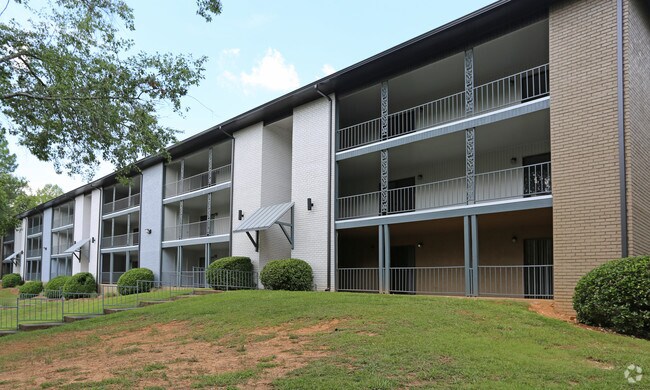 The Retreat at Mountain Brook Apartments