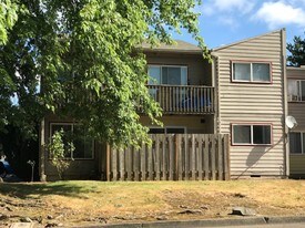 1713 SE 9th St Gresham OR Apartments