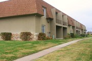 Highland Courtyard Apartments