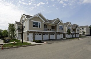 Woodmont Knolls At Hanover Apartments