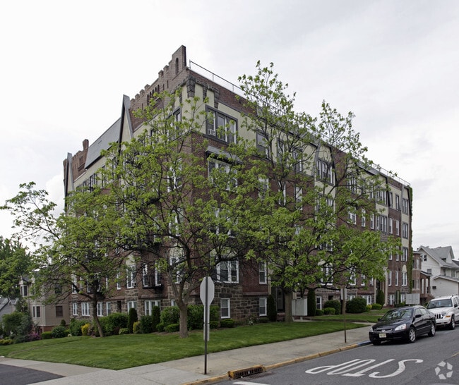 Poplar Place Rentals Palisades Park, NJ