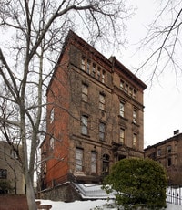 2BR bi-level apartment in historic brownstone Apartments