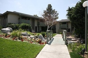 Robin Meadows Orange Apartments