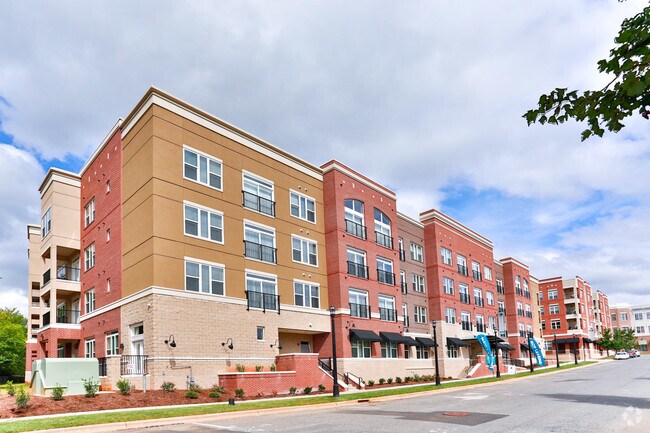 The Lofts at Charleston Row Apartments