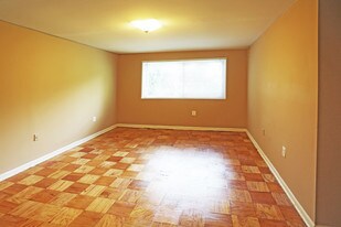 Greenwood Manor Apartments