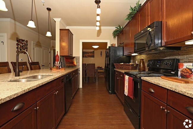 Retreat at Cross Mountain Apartments