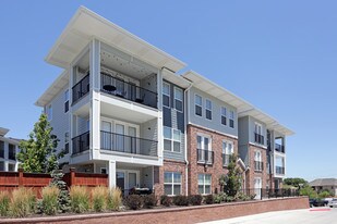 1010 on the Lake Apartments