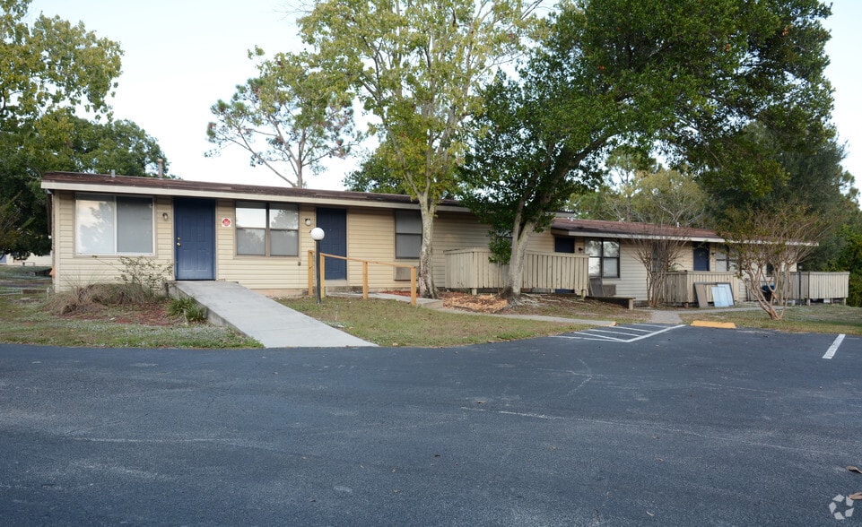Clearlake Pines Apartments Rentals Cocoa, FL