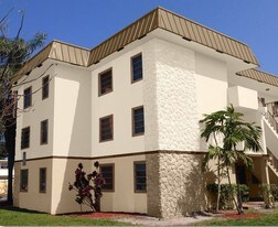 Banyan Club East Apartments