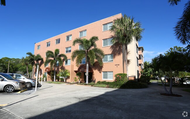 Casa De La Rosa Apartments