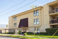 6th Street Apartments