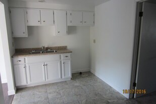 106 Spruce St Follansbee WV Apartments