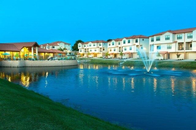Carriage Homes on The Lake Apartments