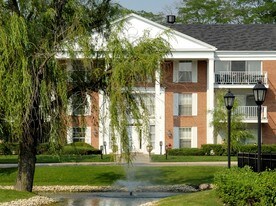 Versailles On The Lakes Oakbrook Terrace Apartments