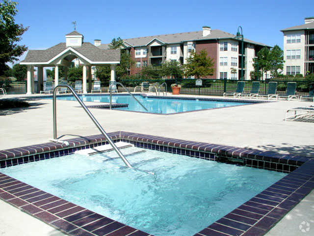 Lincoln Villas on Memorial Apartments