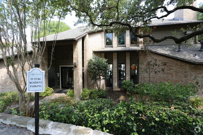 Fifth Avenue Apartments