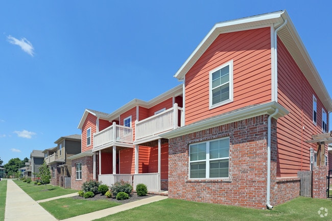 Rupple Row Cottages - Luxury Townhomes Apartments