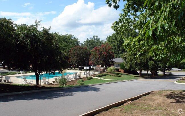2900 North Apartments