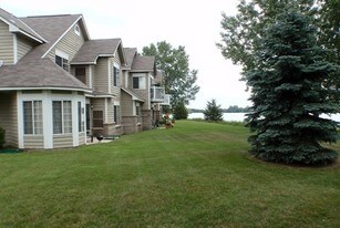 Hazeltine Shores Townhomes Apartments