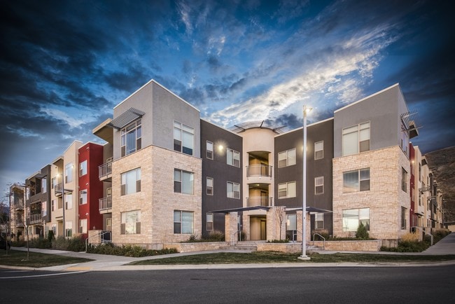 Eaglewood Lofts Apartments