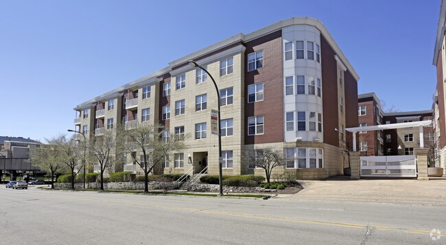 Reserve at Evanston Apartments