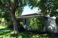 1745 De Marietta Ave Apartments