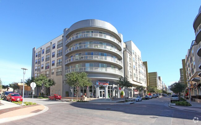 Lofts at West 7th Apartments