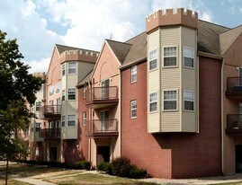 Castle on Locust - ALL UTILITIES INCLUDED! Apartments