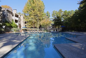 Holcomb's Pond Apartments
