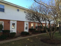 Edens Lake Townhouses Apartments